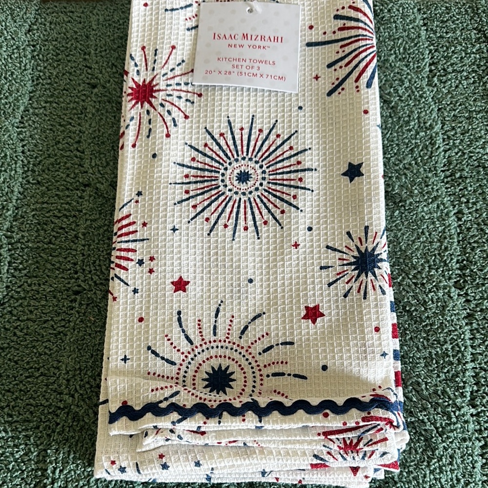 Isaac Mizrahi Kitchen Towels Firecracker 🧨 Americana Flag 🇺🇸 Red Blue Star New!